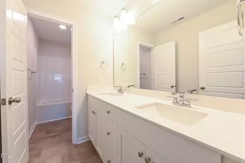Bath - 19 Baxley Dr, Dunn, NC 28334 photo 3 of 4