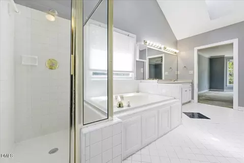 Bath - 4121 Grove Ridge Dr, Durham, NC 27703 photo 2 of 4