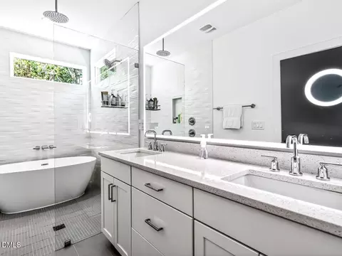 Bath - 618 E Cabarrus St, Raleigh, NC 27601 photo 5 of 7