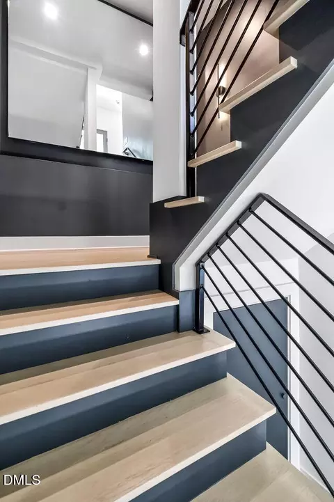 Entry Way - 618 E Cabarrus St, Raleigh, NC 27601 photo 3 of 3