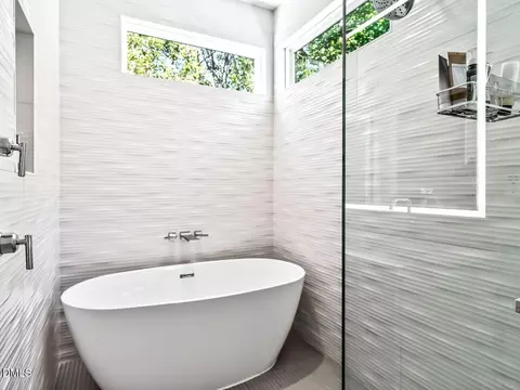 Bath - 618 E Cabarrus St, Raleigh, NC 27601 photo 6 of 7