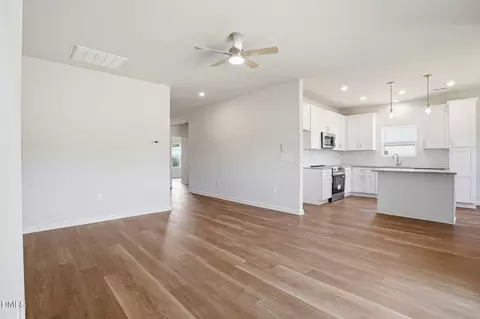 Living - 9018 Phoenix Ct, Middlesex, NC 27557 photo 2 of 3