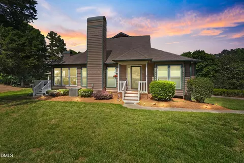 2032 Willow Hill Ln, Clayton, NC 27520