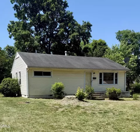 2137 Roger St, Burlington, NC 27217