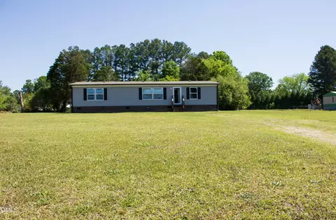 313 Old Country Ln, Selma, NC 27576