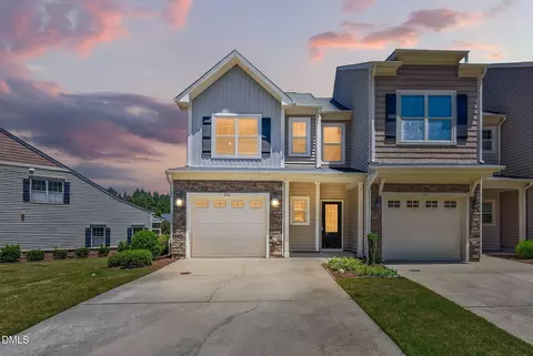 226 Beaconwood Ln, Holly Springs, NC 27540