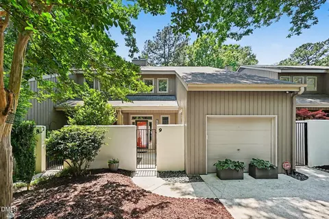 9 Tottenham Ln, Chapel Hill, NC 27517
