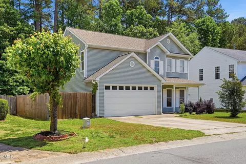 212 N Honey Springs Ave, Fuquay Varina, NC 27526