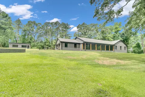 208 Reynolds Dr, Fuquay Varina, NC 27526