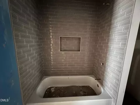 Bath - 1008 Oldfourth Ln, Durham, NC 27707 photo 5 of 9