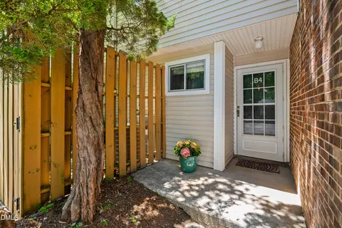 220 Elizabeth St #B4, Chapel Hill, NC 27514