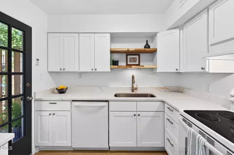 220 Elizabeth St #B4, Chapel Hill, NC 27514
