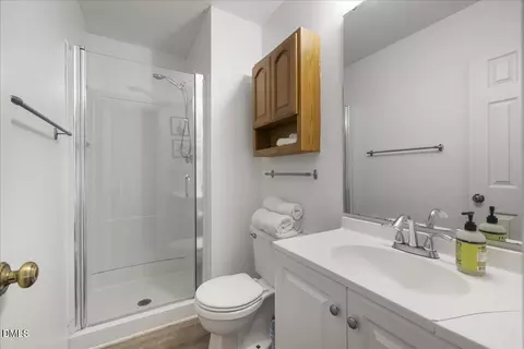 Bath - 4 Astor Ct, Durham, NC 27705 photo 2 of 3