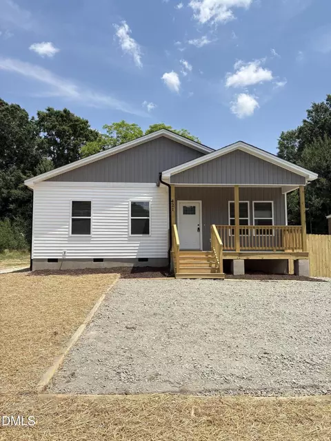 421 Crater St, Burlington, NC 27217