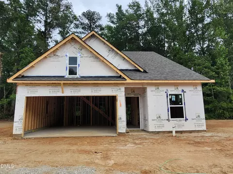1673 Elk Run Dr, Fayetteville, NC 28312
