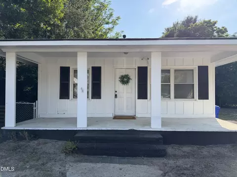 122 S 5th St, Spring Lake, NC 28390