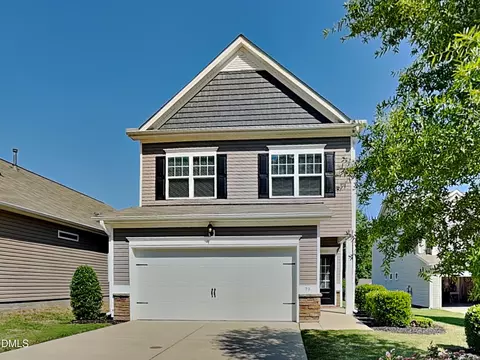 73 Crownview Ct, Clayton, NC 27527