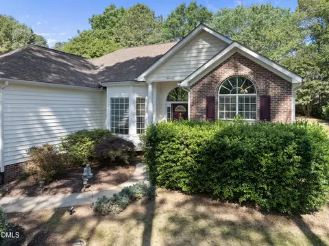 6600 Glen Forrest Dr, Chapel Hill, NC 27517