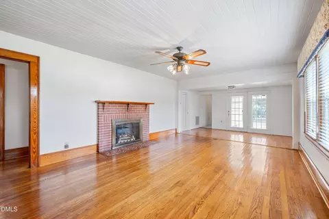 Living - 10581 Highway 42, Middlesex, NC 27557 photo 3 of 4