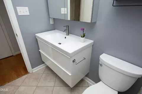 Bath - 811 Hale St, Durham, NC 27705 photo 3 of 3
