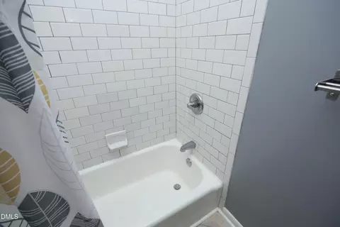 Bath - 811 Hale St, Durham, NC 27705 photo 2 of 3