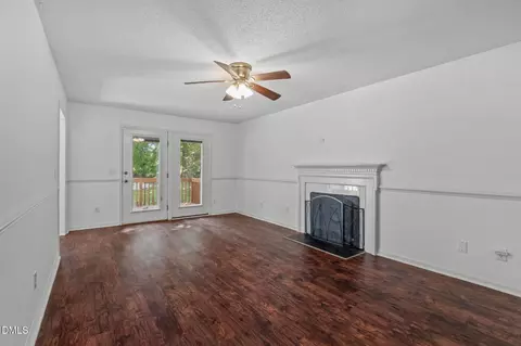 Living - 116 Walker Run, Selma, NC 27576 photo 2 of 4