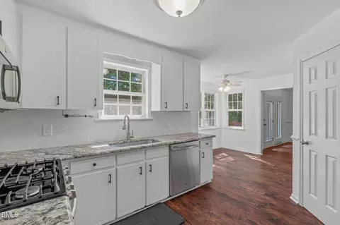 Entry Way - 116 Walker Run, Selma, NC 27576 photo 5 of 7