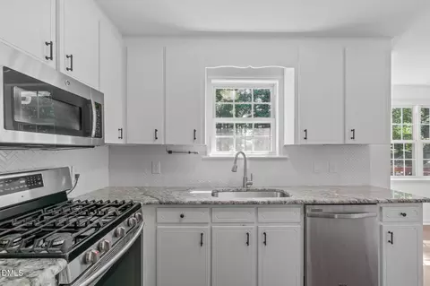 Kitchen - 116 Walker Run, Selma, NC 27576 photo 2 of 2