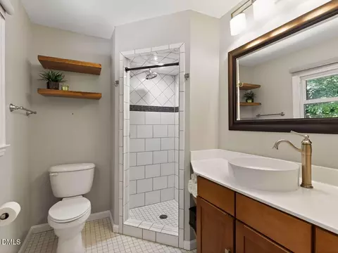 Bath - 103 Upton Ct, Garner, NC 27529 photo 2 of 5