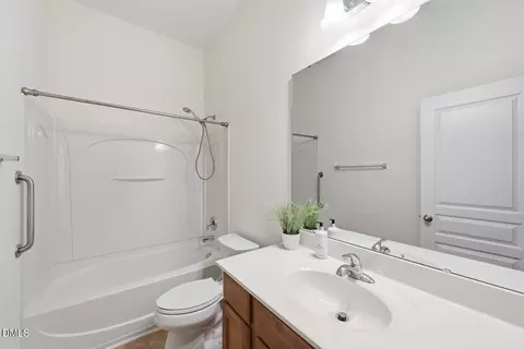 Bath - 2 Alyea Ct, Durham, NC 27703 photo 4 of 5