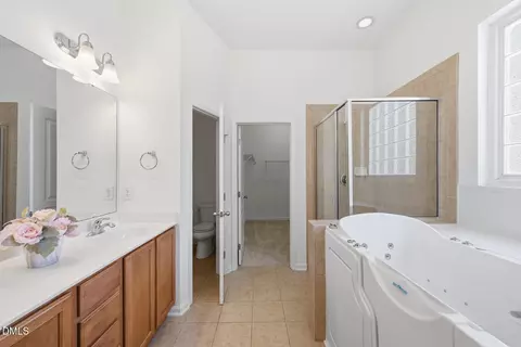 Bath - 2 Alyea Ct, Durham, NC 27703 photo 1 of 5