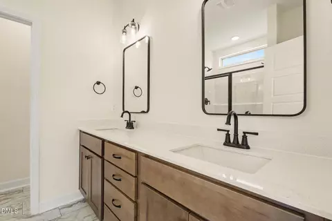 Bath - 21 Yardley Dr, Smithfield, NC 27577 photo 3 of 4