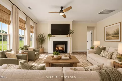Living - 21 Yardley Dr, Smithfield, NC 27577 photo 2 of 3