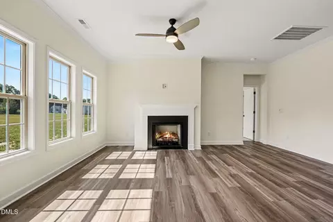 Living - 21 Yardley Dr, Smithfield, NC 27577 photo 1 of 3