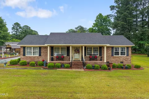 303 Chaucer Ct, Dunn, NC 28334
