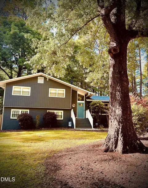 2476 Foxwood Dr, Chapel Hill, NC 27514