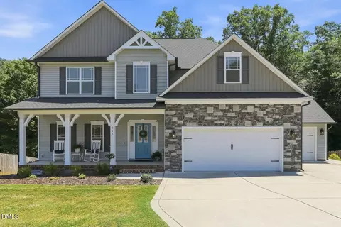 242 Summit Overlook Dr, Clayton, NC 27527