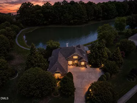 139 Lake Point Dr, Clayton, NC 27527