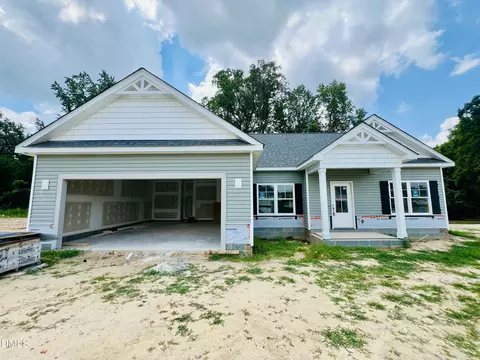 308 Creeks Edge Dr, Pikeville, NC 27863
