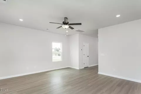 15 Empress St, Broadway, NC 27505
