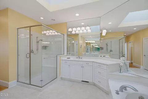 Bath - 5901 Jomali Dr, Durham, NC 27705 photo 4 of 6