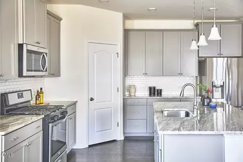 Kitchen - 5 Newbridge St, Durham, NC 27703 photo 6 of 11