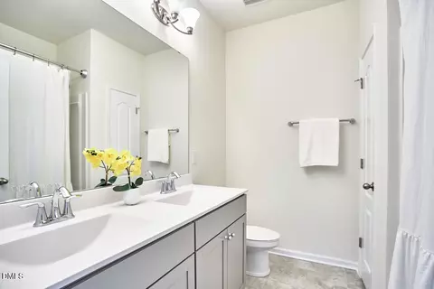 Bath - 5 Newbridge St, Durham, NC 27703 photo 3 of 5