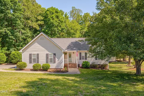 131 N Cobble Creek Dr, Henderson, NC 27537