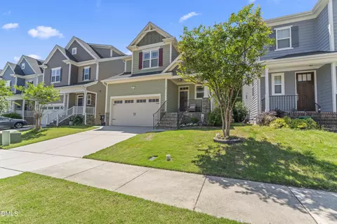 712 Goldenview Acres Ct, Apex, NC 27502