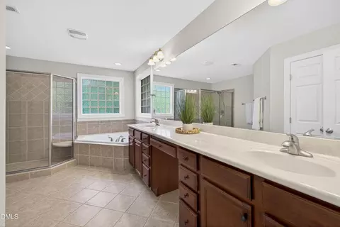 Bath - 8716 Carradale Ct, Wake Forest, NC 27587 photo 2 of 6