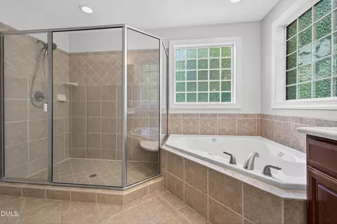 Bath - 8716 Carradale Ct, Wake Forest, NC 27587 photo 4 of 6