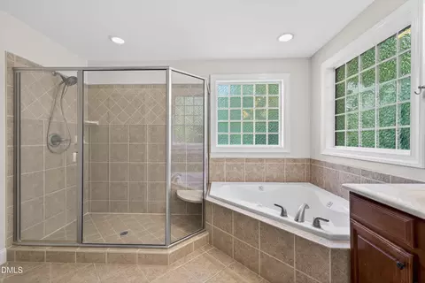 Bath - 8716 Carradale Ct, Wake Forest, NC 27587 photo 3 of 6