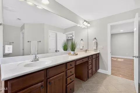 Bath - 8716 Carradale Ct, Wake Forest, NC 27587 photo 5 of 6