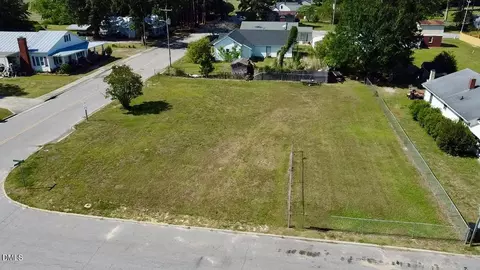102 Whitley St, Walstonburg, NC 27888